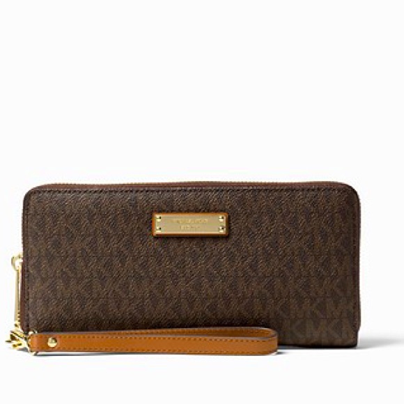 Michael Kors Wristlet - Picture 4 of 10